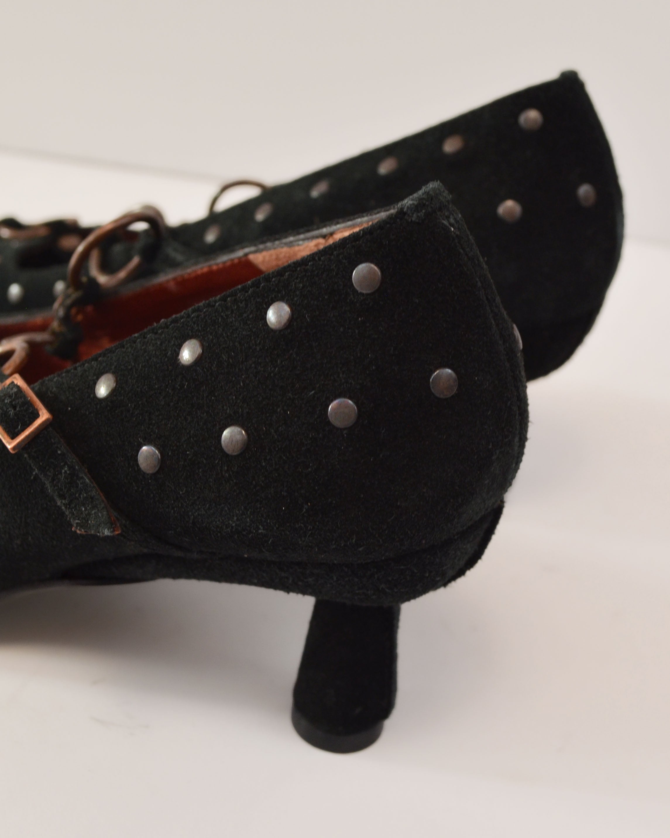 MUXART 00S SUEDE SQUARE TOE HEELS