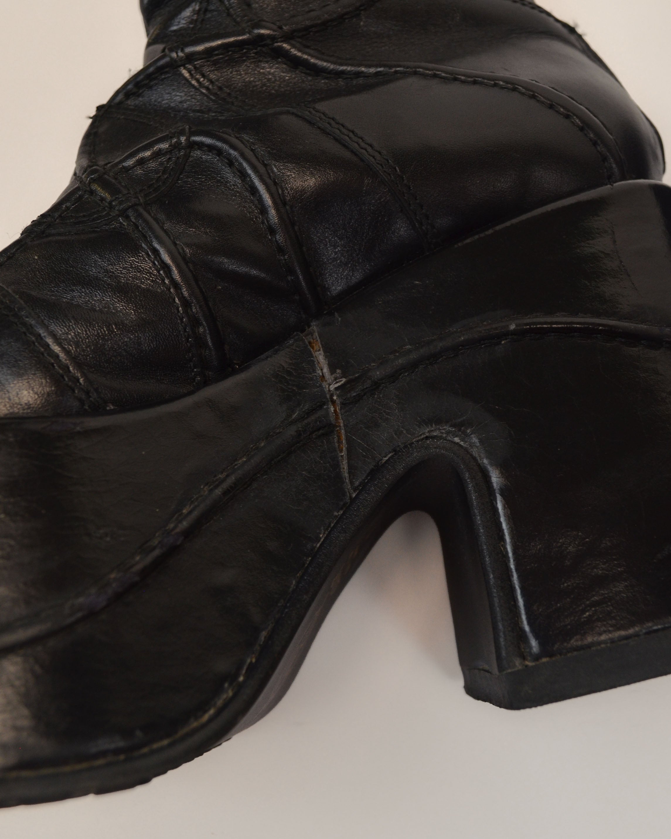 1990S LEATHER PLATFORM BOOTS