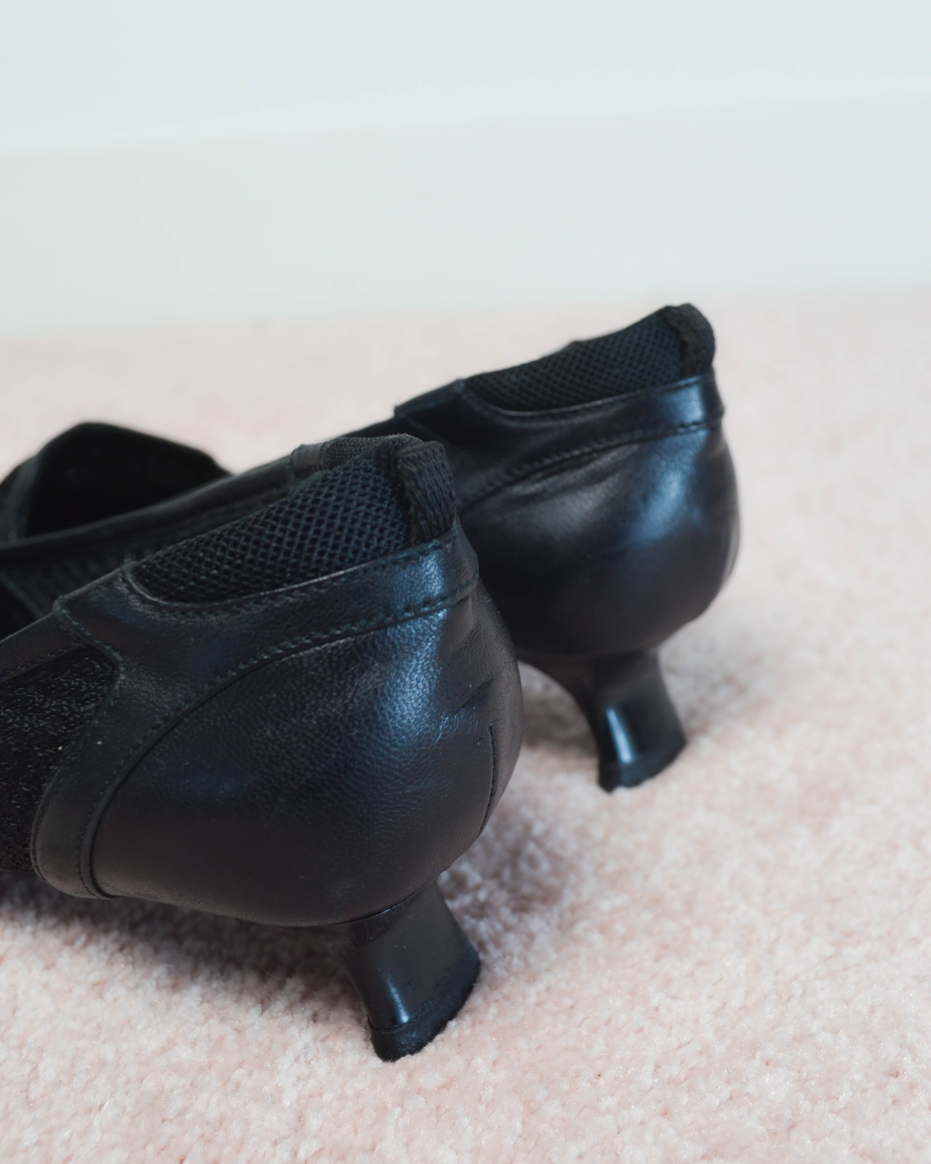 MESH LEATHER KITTEN HEELS