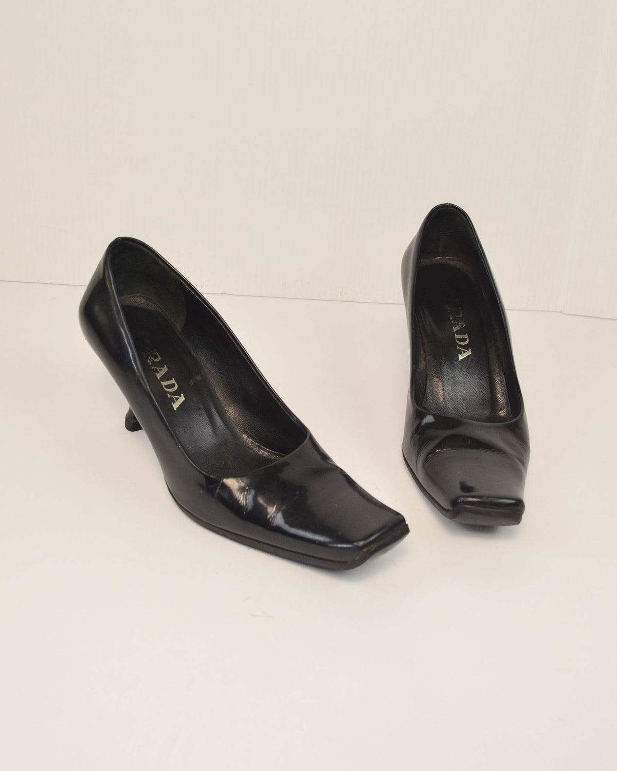 FALL WINTER 1999 BLACK PATENT LEATHER SQUARE TOE HEELS