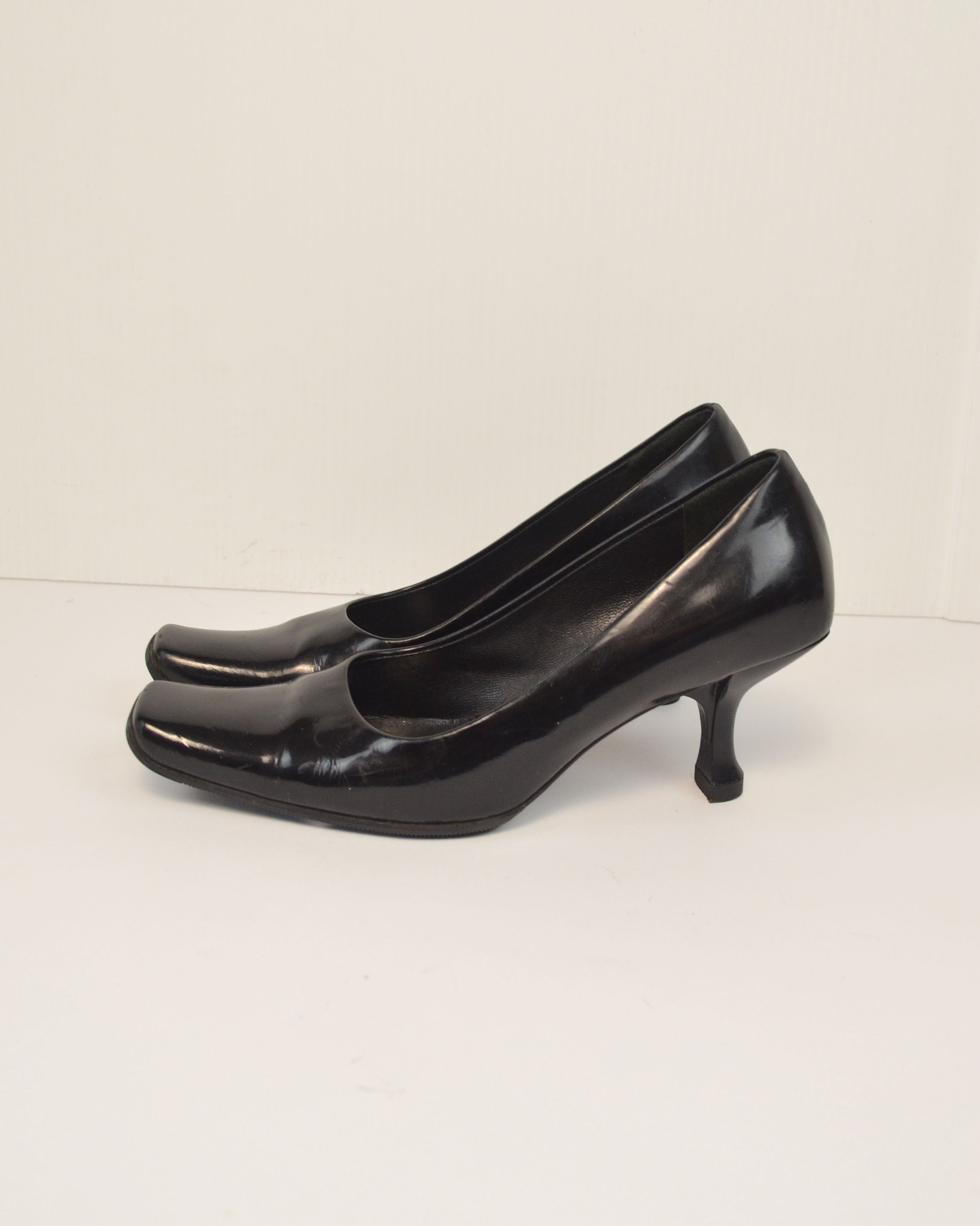 FALL WINTER 1999 BLACK PATENT LEATHER SQUARE TOE HEELS