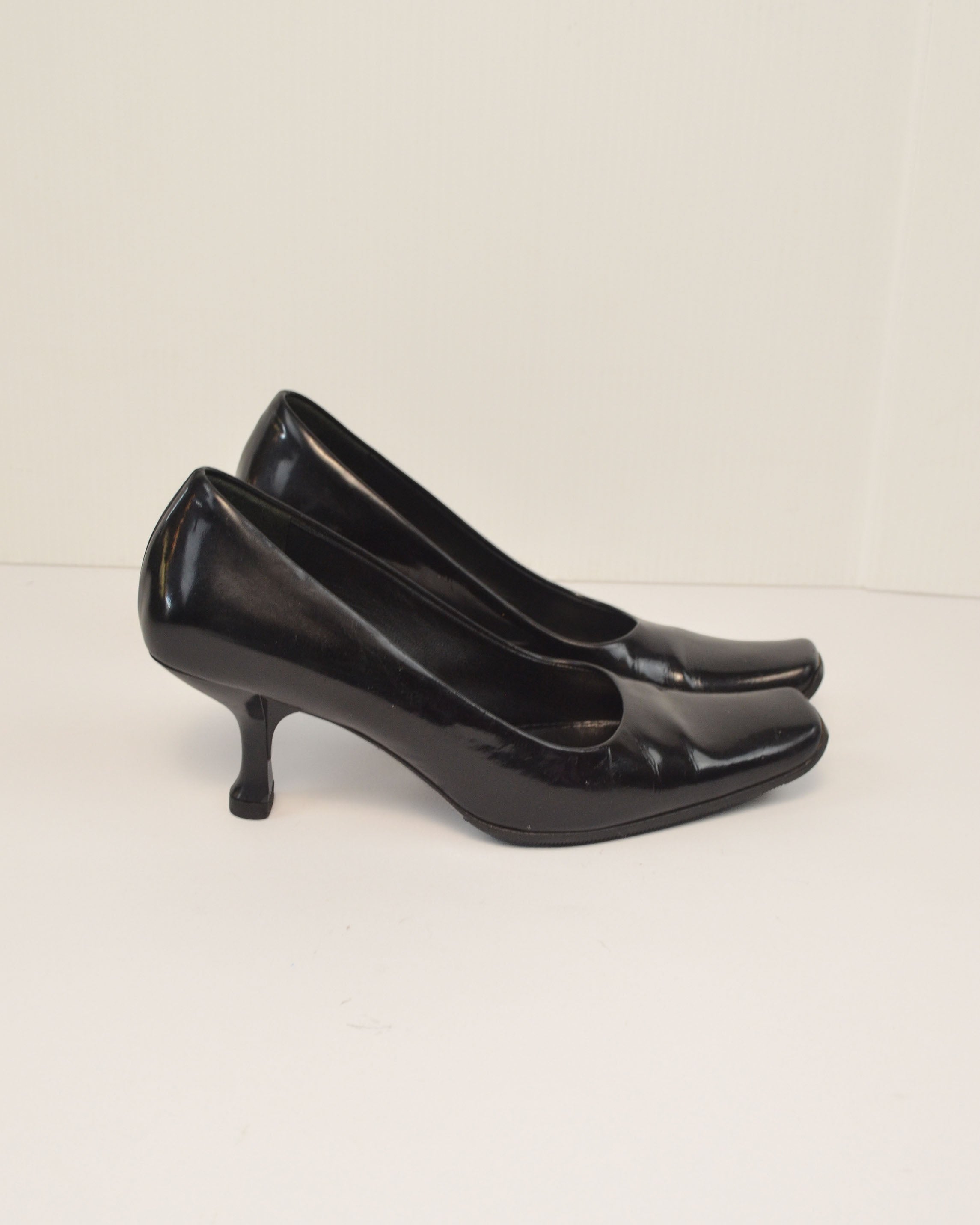 FALL WINTER 1999 BLACK PATENT LEATHER SQUARE TOE HEELS