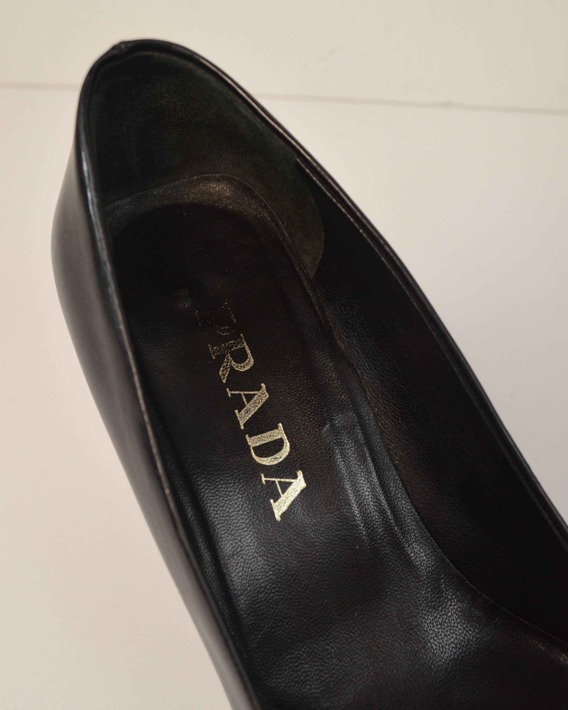 FALL WINTER 1999 BLACK PATENT LEATHER SQUARE TOE HEELS