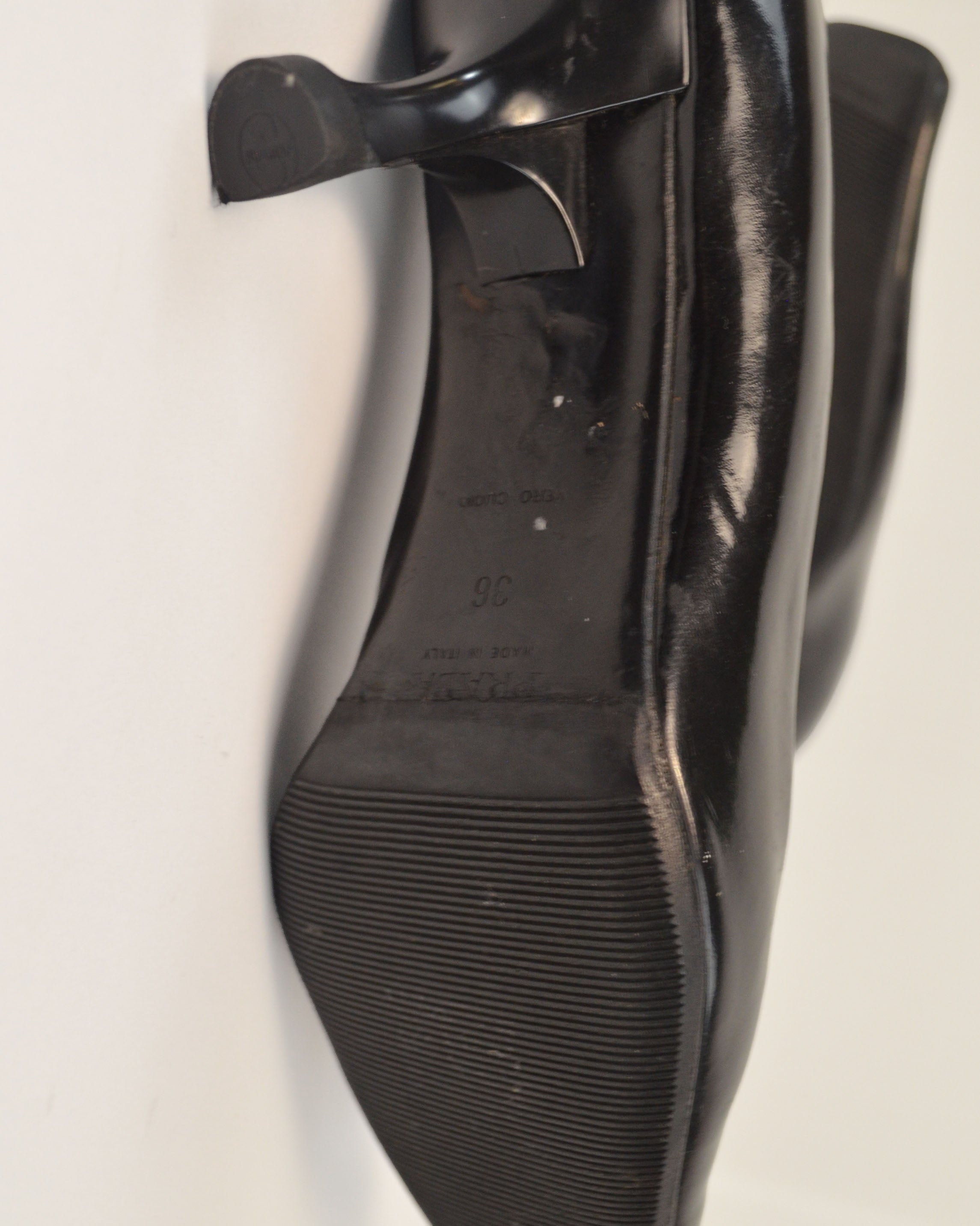 FALL WINTER 1999 BLACK PATENT LEATHER SQUARE TOE HEELS