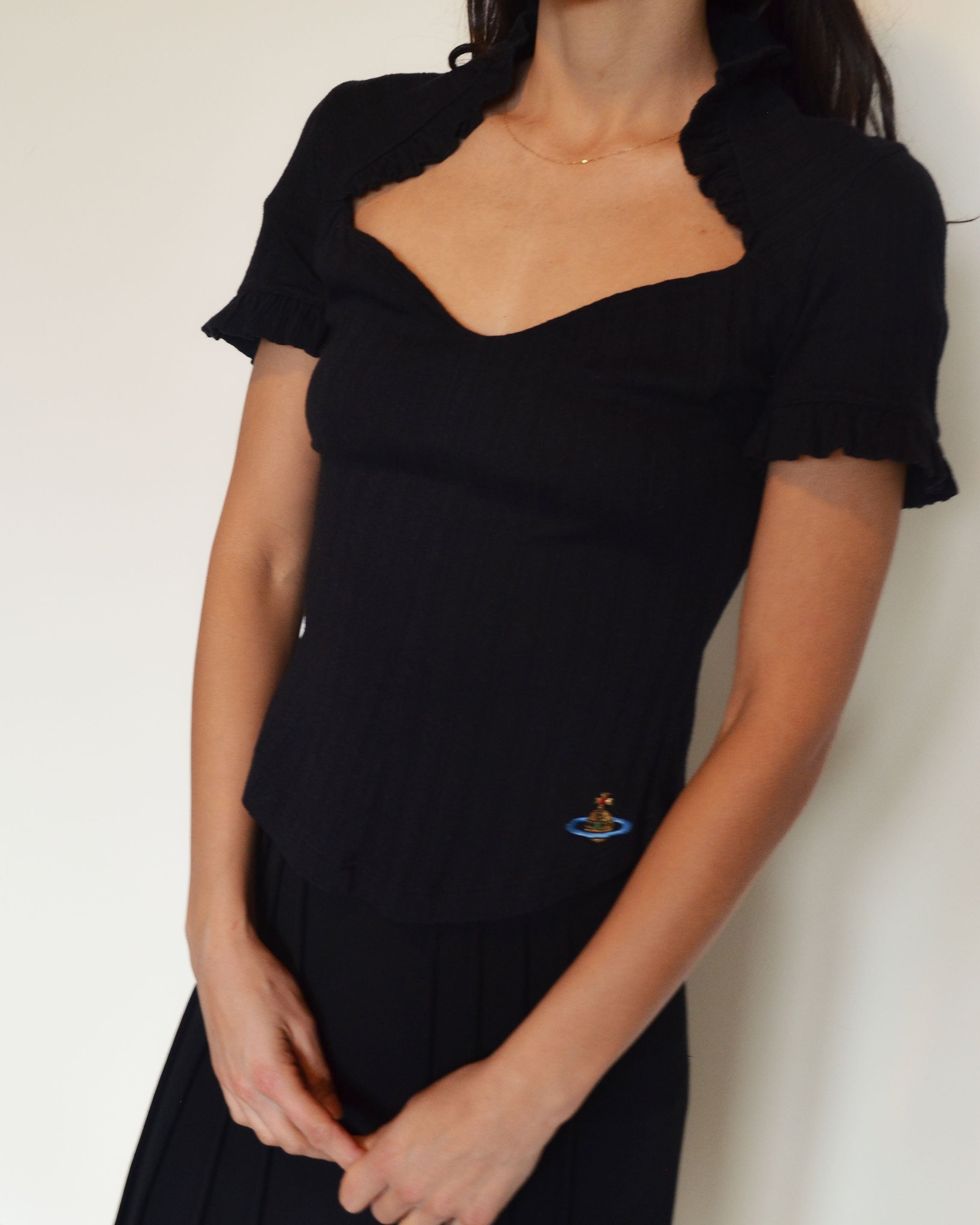 90s ORB LOGO RUFFLE TOP