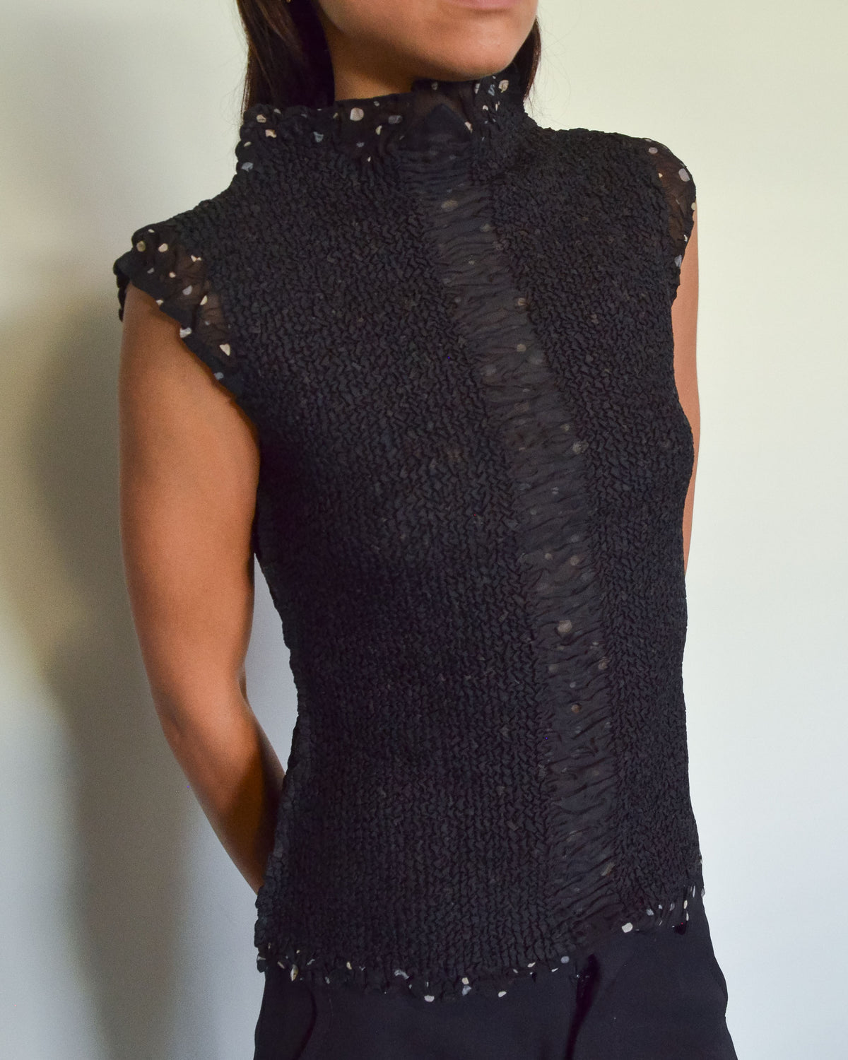 CRINKLED TEXTURE POLKA DOT TOP